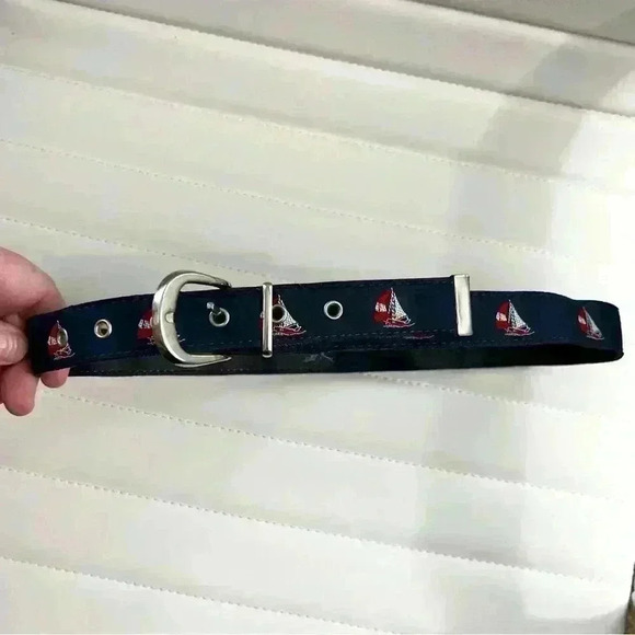 Vintage navy belt with sailboats - Picture 1 of 2